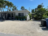 Cozy 2-BR 2-BA bungalow near beaches and  7-Mile Bridge - Pet Friendly! - 방갈로