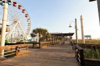 Beach Retreat - Spacious Top Level APT, Walk to Carolina Beach, Lake & Park - 4-Star