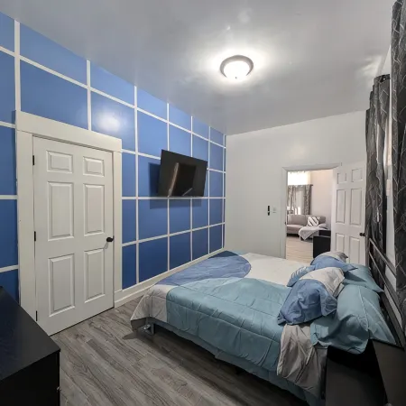 Spacious 6-bedroom house in Evansville