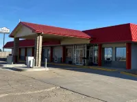 Travelers Lodge Beatrice - parking