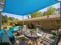 In-Shower Sauna, Fenced Yard W/Deck & BBQ Near ATL