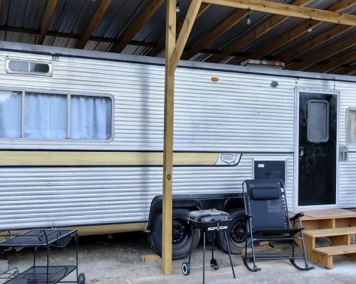 Vintage Restored Glamper - Unique Tiny Home w/ Plunge Pool & Patio セントクレアのホテル