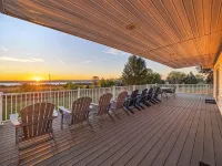 Panoramic Lake View Retreat with Firepit! Centrally Located on Wine Trail! Hotels in Yates County
