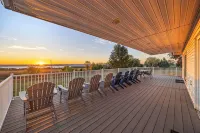 Panoramic Lake View Retreat with Firepit! Centrally Located on Wine Trail!