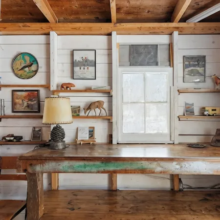 Cozy Cottage with a Vintage Vibe on a Beautiful Lake.