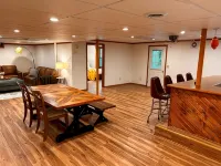 Papas Pool House: Secluded Pool and Hot Tub Retreat - 4-Star