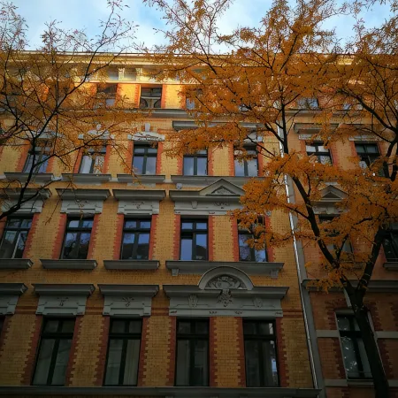 CENTRAL LOCATED 2 BEDROOM APARTMENT with free Wi-Fi Отели рядом с достопримечательностью «Торговый центр Paunsdorf Center»