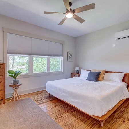 Large home sitting on the marshlands with all your beach vacation needs!