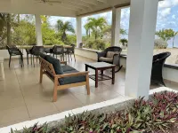 Beautiful oceanfront villa with beach and great house reef