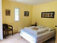 Charming cabin by a lake in the heart of the Landes d'Armagnac forest - Hytter