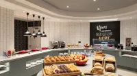 Hampton by Hilton Paris Saint Ouen - breakfast