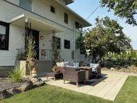 1910 Farmhouse- 4 BRs, Hot Tub, Fire Pits & Breathtaking Views – Perfect for 10 - 4 estrellas