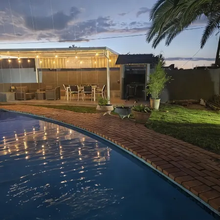 41 Fourth Road Guest House Отели рядом с достопримечательностью «Торговый центр Norwood Mall»
