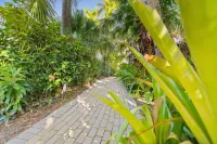Trinity Beach Club Holiday Apartments