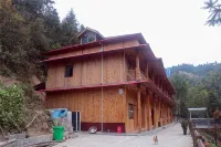 Anhua Zhuxinglou Homestay - Mountain view