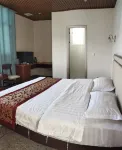 300 Mountain Hot Spring Business Hotel - Mountain view