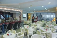Mediterranean Resort - breakfast