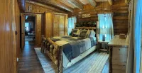 3-bedroom cabin in country setting with AC, WiFi, 15-20 min. to local wineries.