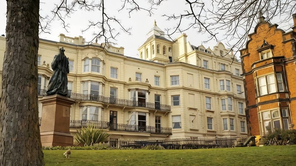 Royal Hotel