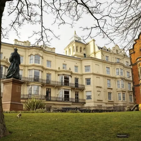 Royal Hotel