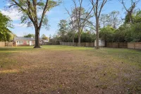 3 Queen Beds, 2 Min to Fairgrounds, Fenced Yard - 3-Star