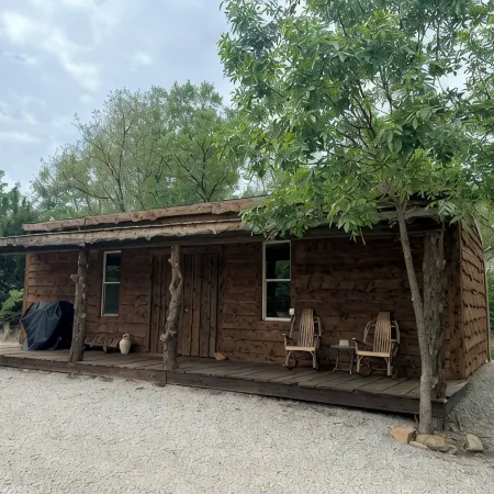 Sunflower Cabin - Peaceful Stay w/ Fire Pits & Kayaks