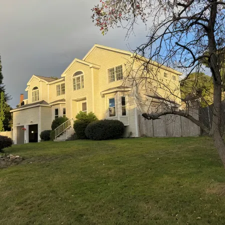 Spacious 6 Br·7 Beds·3.5 BA House in Charming Marblehead & Near Salem & Beaches
