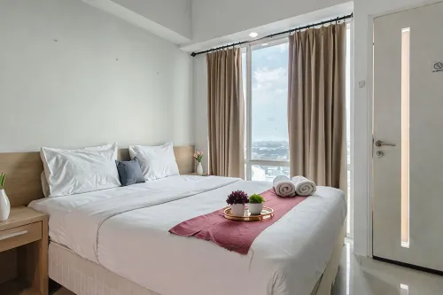 Cozy Living Studio at The Square Surabaya Apartment By Travelio