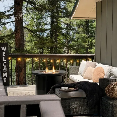 The Den- Forest Cabin Retreat