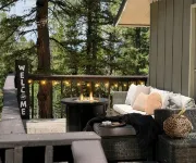 The Den- Forest Cabin Retreat