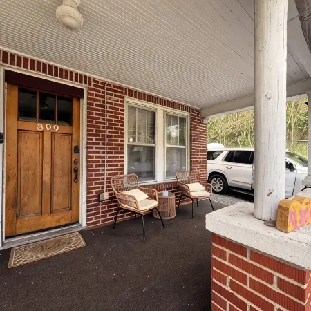 Charming 2-bedroom trail house in Bramwell, WV