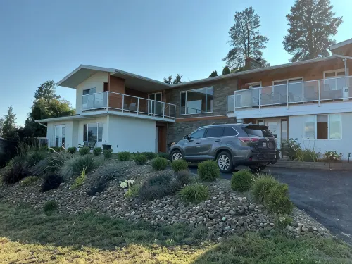 THE LAKEVIEW LOOKOUT, 1 Bedroom - Sleeps 2- walking distance to Lake & Wineries. - Wifi