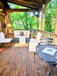 River Cabin - Escape to Your Romantic yet Adventurous Smokey Mountain Getaway! - 4 tähden