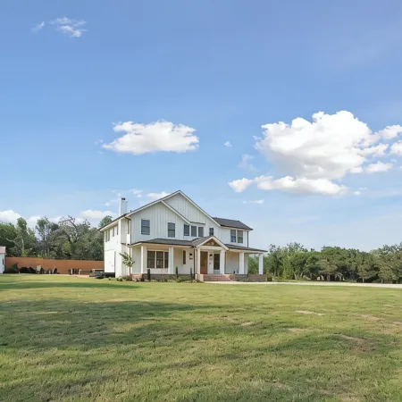 Luxury Villa with Huge Kitchen/ Hot Tub/ Barrel Sauna