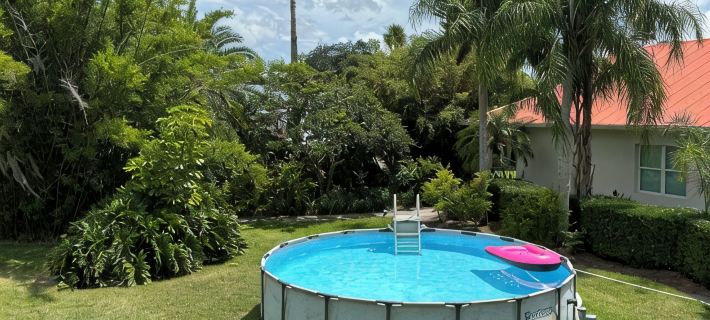 2-bedrooms 2-baths with PICKLE BALL, TENNIS, BATTING CAGE, BASKETBALL, & POOL. Hotels in Melbourne