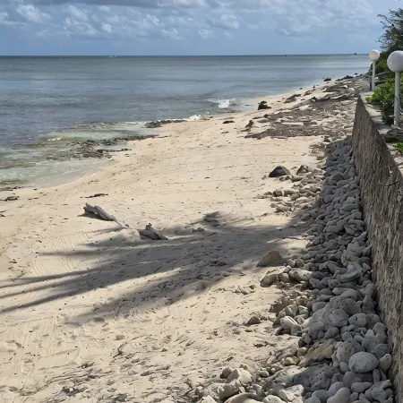 Northern Lights # 9 Spacious 3 Bd/3+ Bath Beachfront on Snorklers Paradise