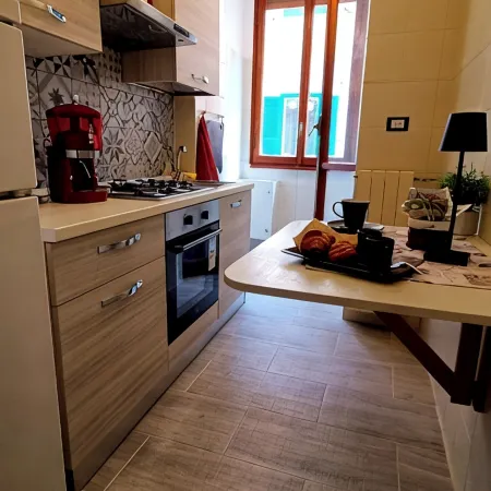 Cozy apartment Bracciano center, very close to the train station