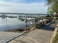 Charming 2-bedroom water oriented cottage with water access