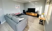 Cosy Home near SValley & Airport - บังกะโล
