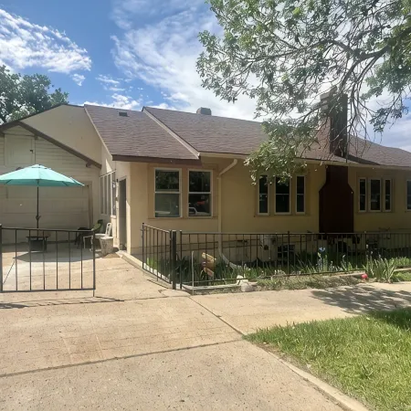 Spacious Vintage Getaway. Walkable!