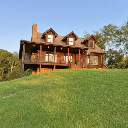5 Acre 3 Bedroom Cabin Next Door to Troubadour