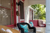Charming Door County Cottage Steps from Lake Michigan Beach in Jacksonport WI - Country Houses