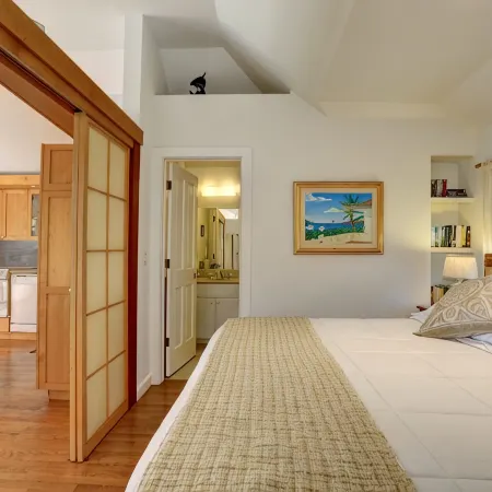 Exclusive Beachfront Cottage, Private, Ocean Views, AC, WiFi, Whale Watching!
