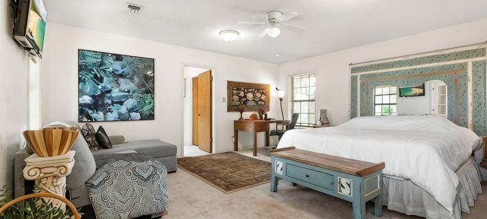 Luxury Private Ranch Duplex Peaceful, Beautiful, Safe, Clean - Paradise Found!! ハミルトンのホテル