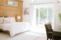 Luxury Waterfront Cottage Rental with Sauna & Hot Tub - 15 Mins from Buckhorn - balcony