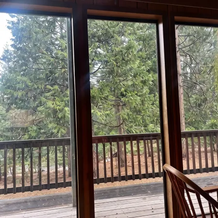 Mountain cabin with fireplace. Minutes away from Shaver Lake and China Peak.