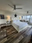 ETW1002 Ocean Front!!1stFloor 3Bedrm 3Bath! No Stairs! Remodeled - Jacuzzi