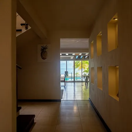 Beach house w/ private pool & sandy beach for 8