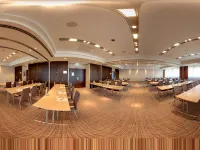 ميركيور هوتل هانوفر ميت Hotels near فارِنفالد