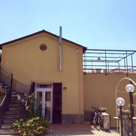 villa surrounded by greenery a few steps from the sea with terrace and garden